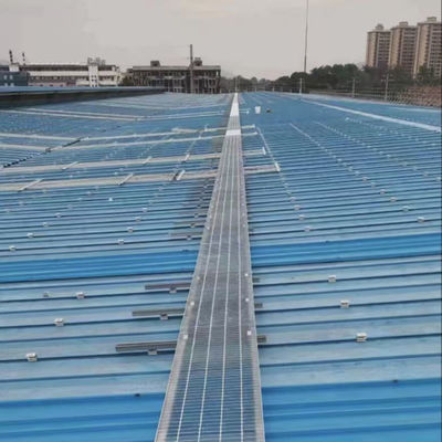 Système anti-dérrapage de passerelle solaire sur toit en aluminium photovoltaïque